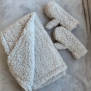 Gray Scarf and Mittens Fleece Set